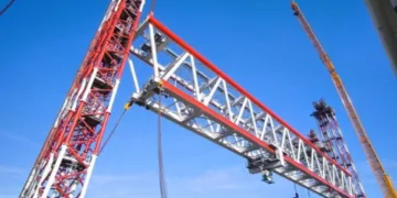 Chioggia completes nain girder lift of first 800-ton Goliath crane