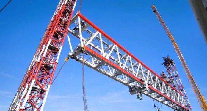 Chioggia completes nain girder lift of first 800-ton Goliath crane
