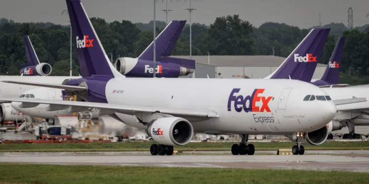 FedEx slow to rebook pilots’ hotel rooms amid MD-11 grounding