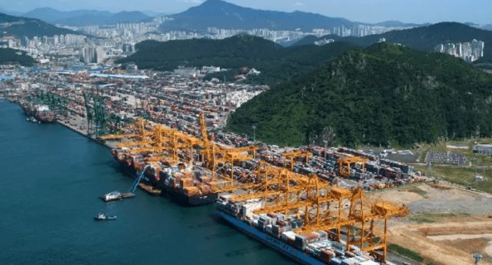 Fire in container burns household items