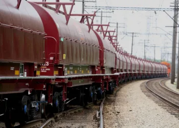 GATX, Brookfield complete buy of Wells Fargo rail leasing