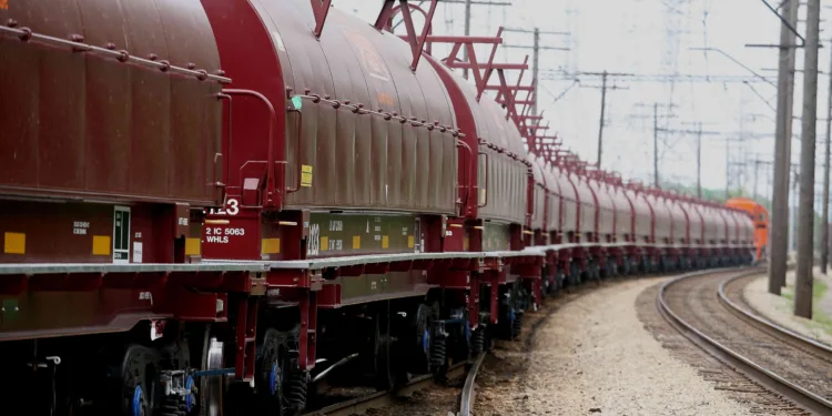 GATX, Brookfield complete buy of Wells Fargo rail leasing