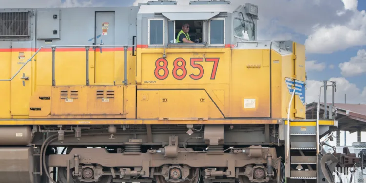 Rail unions oppose historic transcontinental rail merger