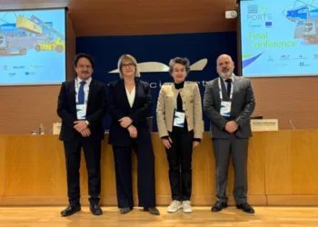 The Port of Valencia presents pilot project for hydrogen-powered port machinery