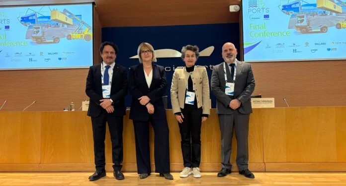 The Port of Valencia presents pilot project for hydrogen-powered port machinery