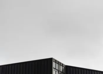 VOC Port Authority orders fully electric green tug