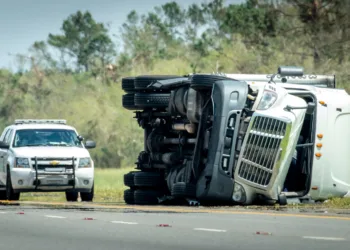 Business groups back freight brokers in Supreme Court trucking liability fight