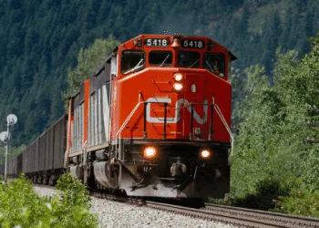 CN revenue, profit grows on rail freight gains