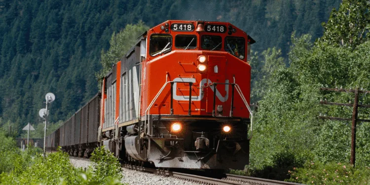 CN revenue, profit grows on rail freight gains