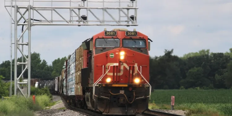 CN shows financial, operating gains in fourth quarter