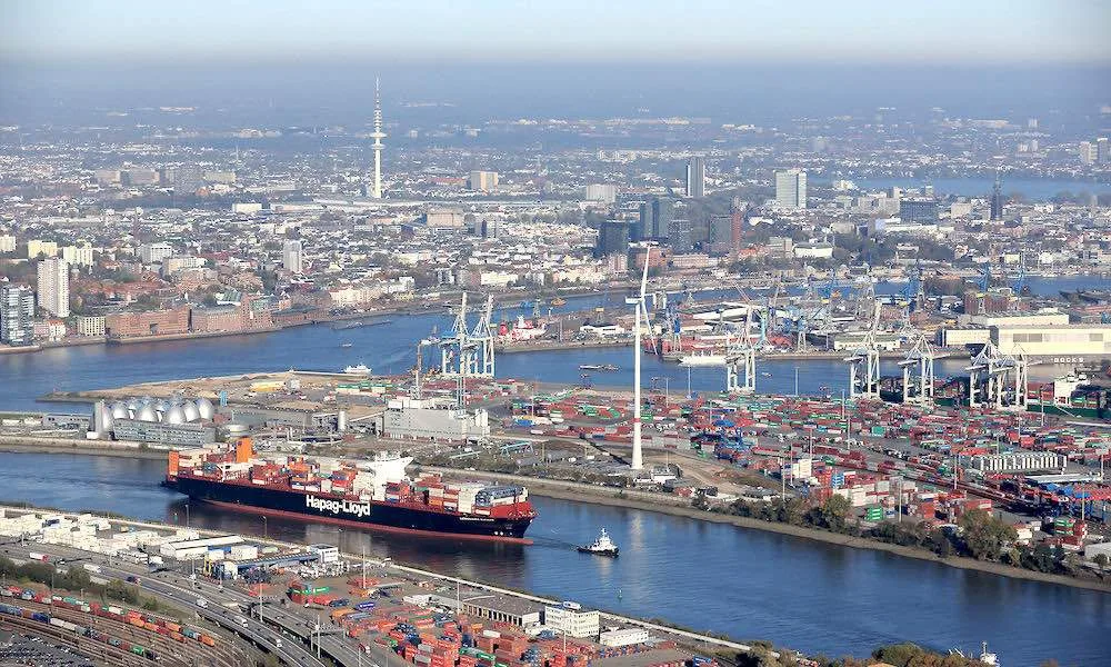 COSCO moves to acquire Hamburg stevedore