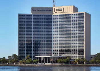 CSX lays off 5% of management staff, furloughs conductors