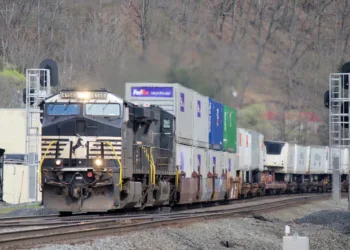 Intermodal competition weighs on Norfolk Southern quarterly earnings