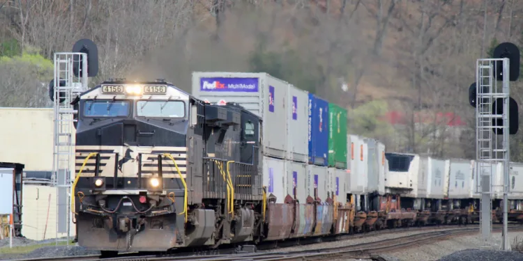 Intermodal competition weighs on Norfolk Southern quarterly earnings