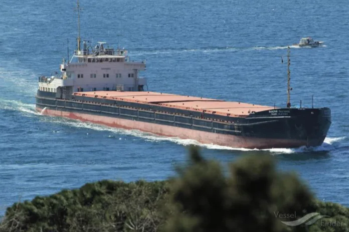 Suez Canal traffic continues normally despite vessel grounding outside channel