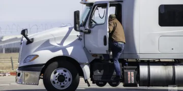 Truck transportation jobs flat in December, lowest since 2021