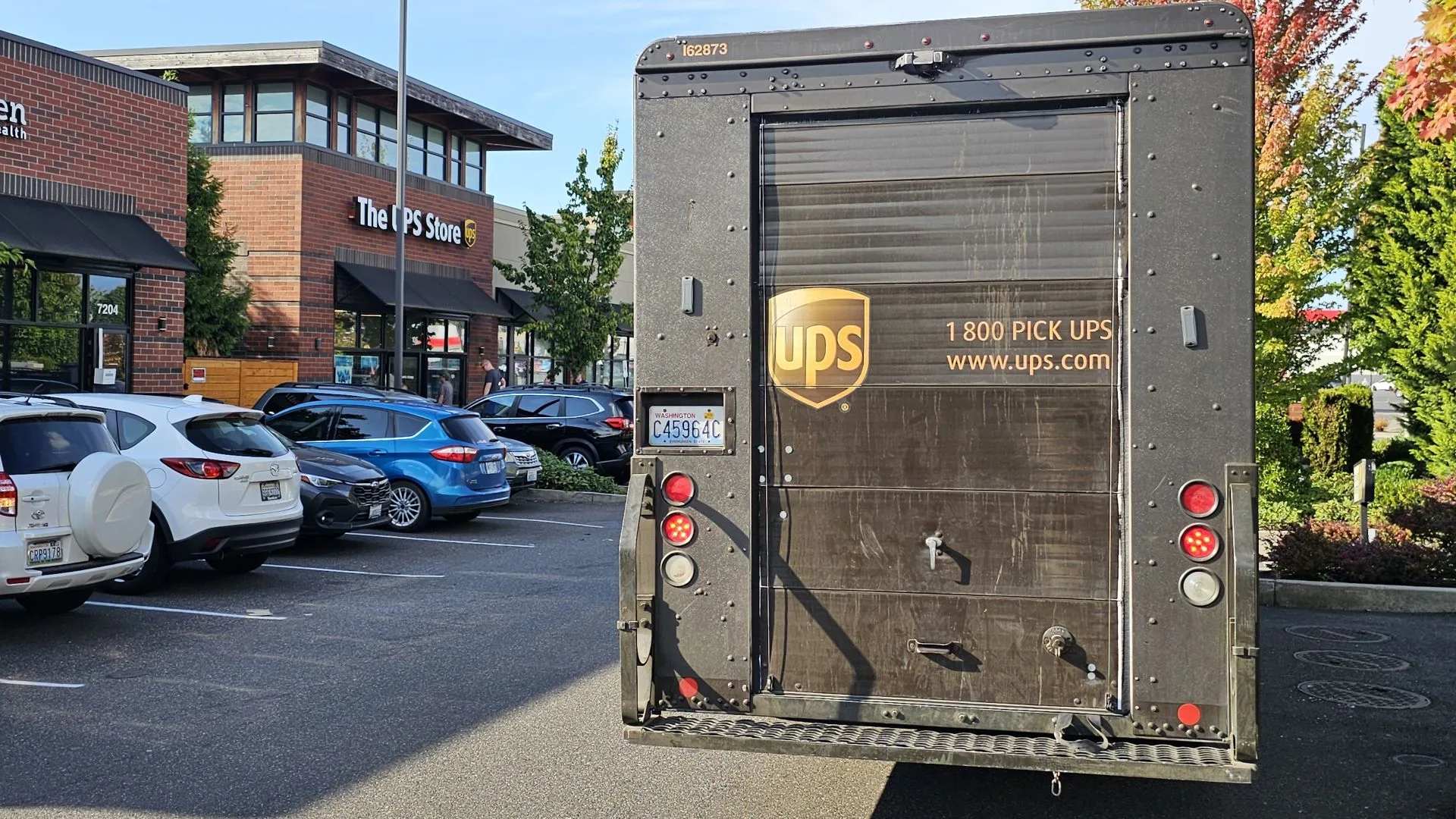UPS sees higher profits in 2026 from network, Amazon downsizing