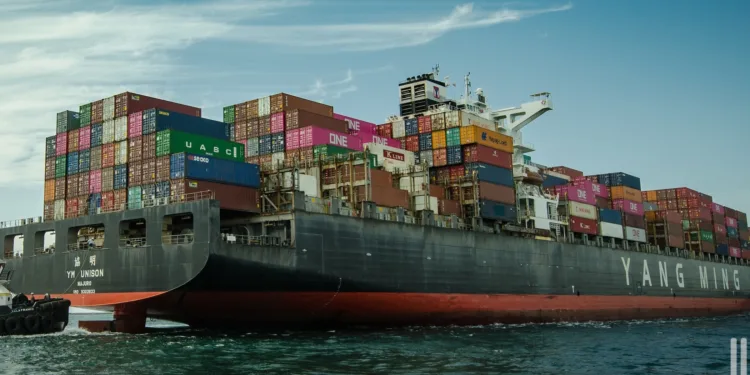 Asia-U.S. container rates continue to fall as industry change swirls