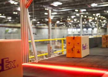 FedEx doubles down on premium e-commerce, delivery surcharges
