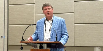 Former FMCSA chief Mullen will head Truckload Carriers