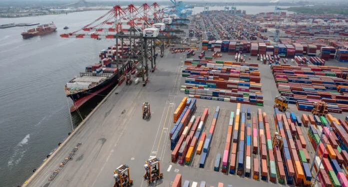 Kalmar secures major order for hybrid straddle carriers at Maher Terminals