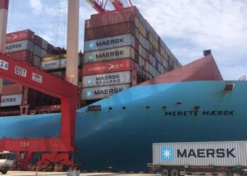 Lower freight shipments weigh on world container rates